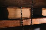 Biblioteca Malatestiana, manoscritti incatenati ai plutei