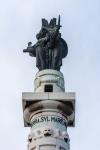 Piazzale della Vittoria, Monumento ai Caduti, Statua