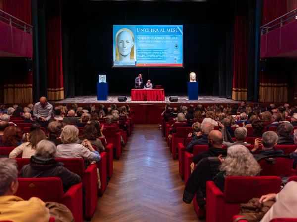 un opera al mese